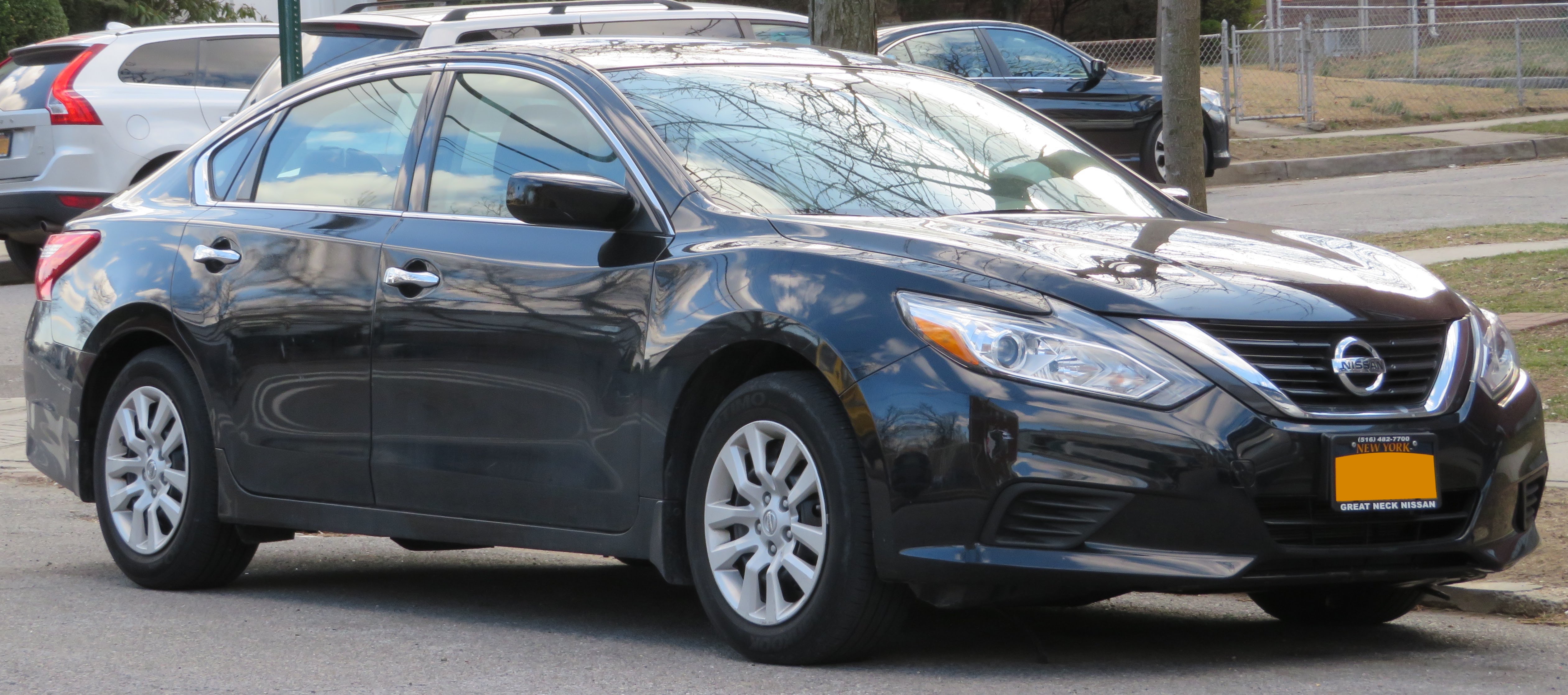 Facelifted fifth-generation Nissan Altima sedan viewed from the front