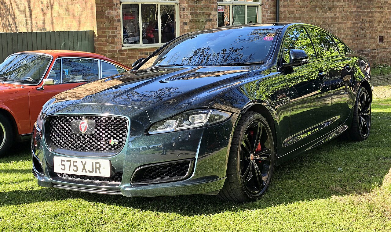 Jaguar XJR575 Sedan