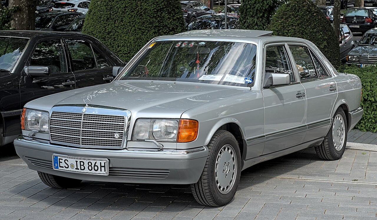 Mercedes-Benz W126 S-Class saloon