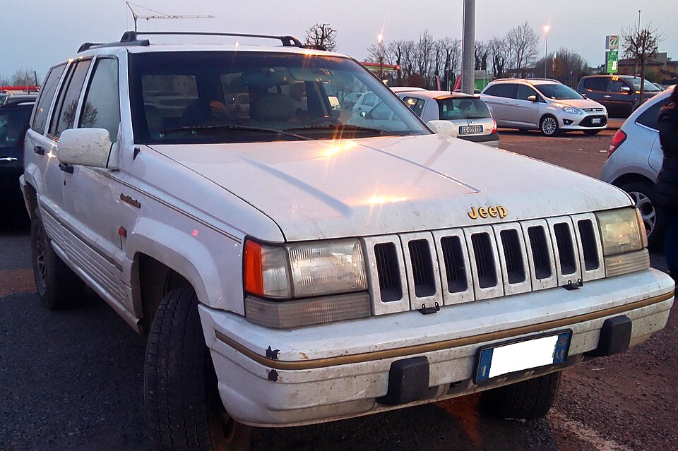 First-generation Jeep Grand Cherokee ZJ front view