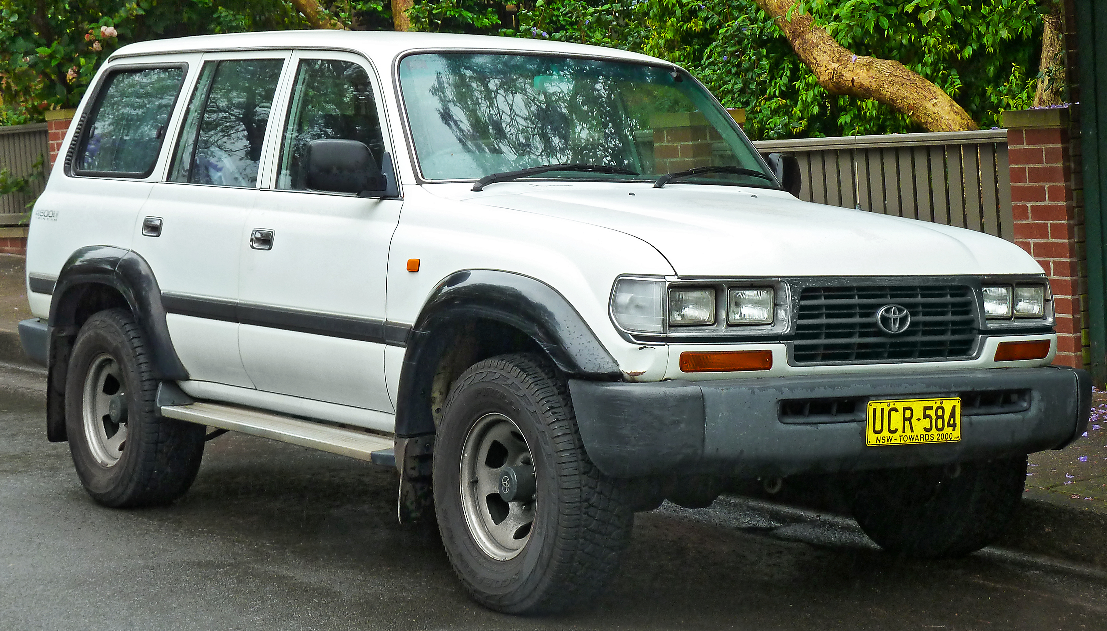White Toyota Land Cruiser 80 Series GXL wagon