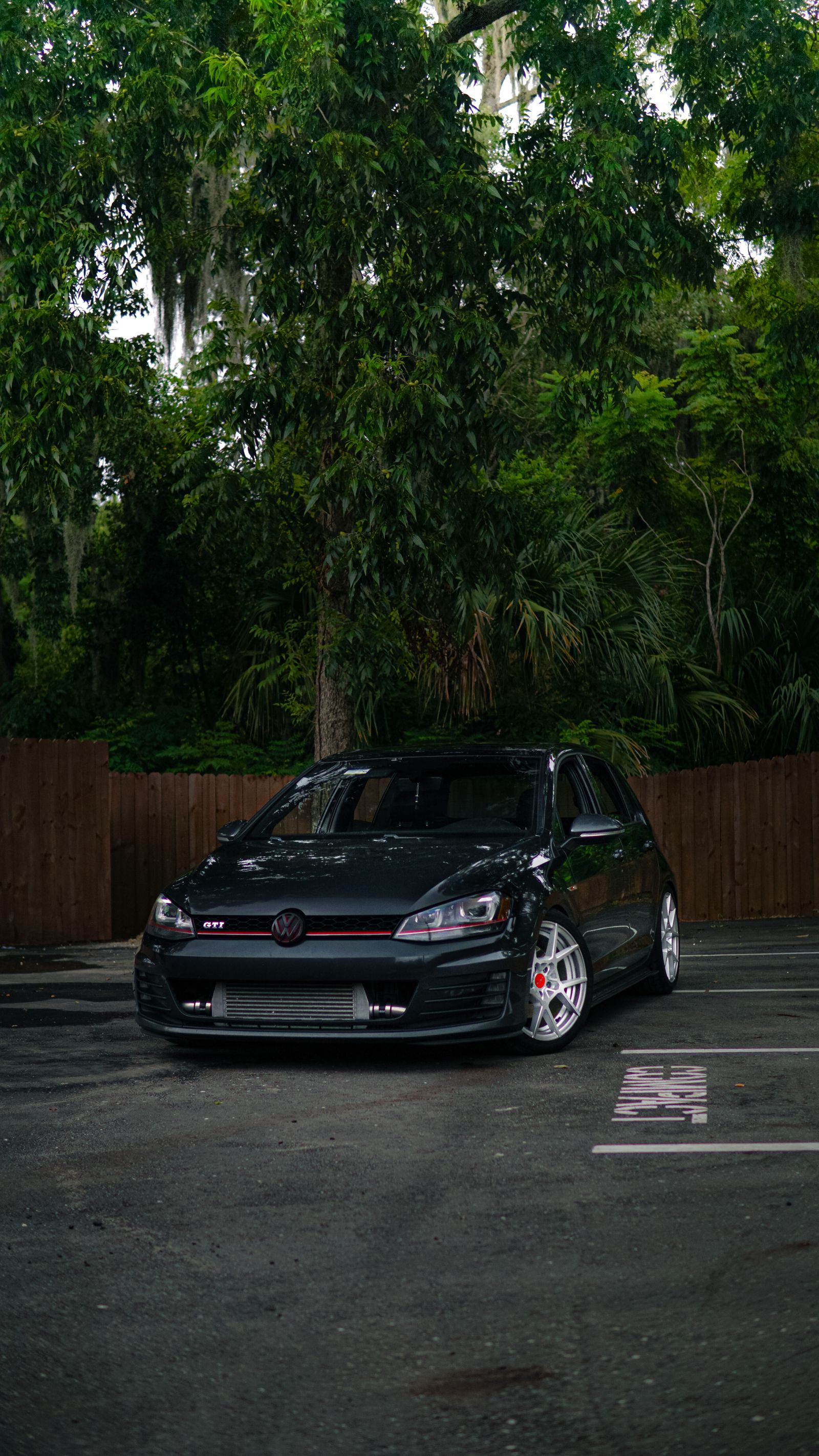 Volkswagen Golf GTI Mk7 negro modificado
