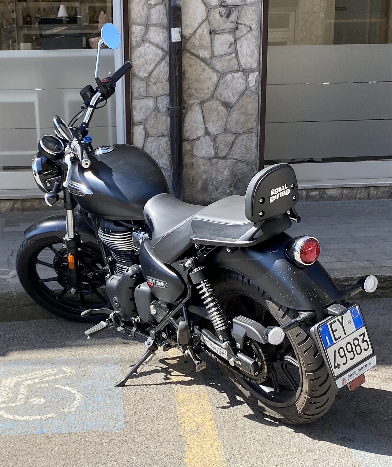Royal Enfield Meteor 350 photograph