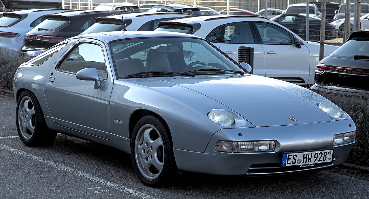 Porsche 928 GTS photograph