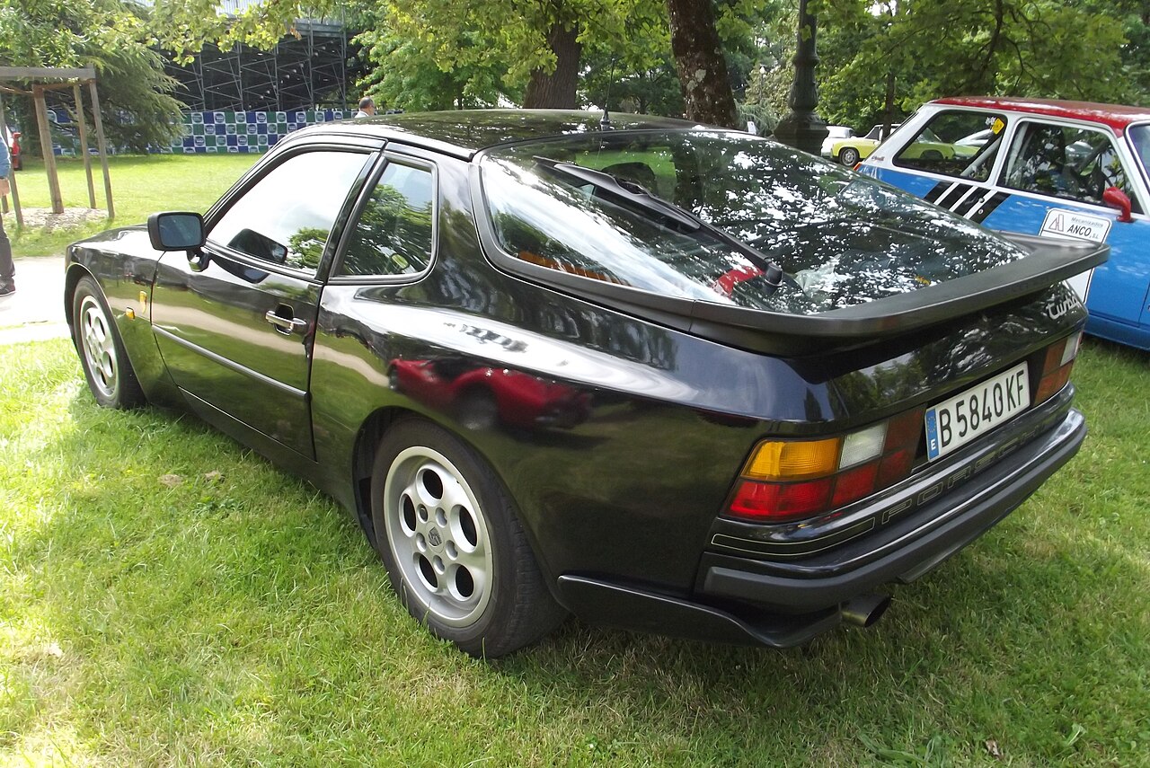 Porsche 944 Turbo photograph