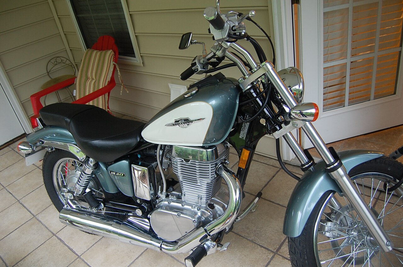 Suzuki Boulevard S40 photograph