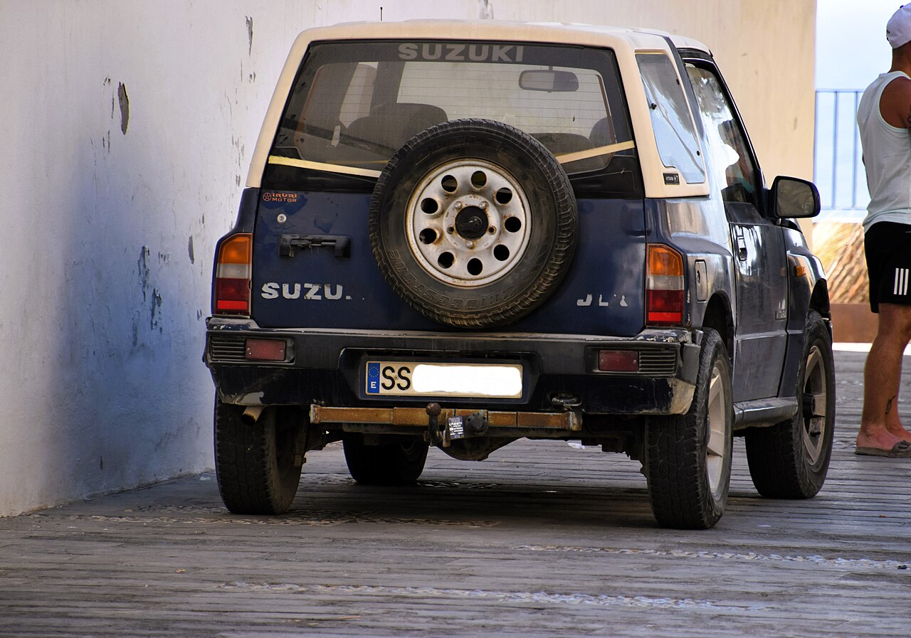 Suzuki Vitara three-door photograph