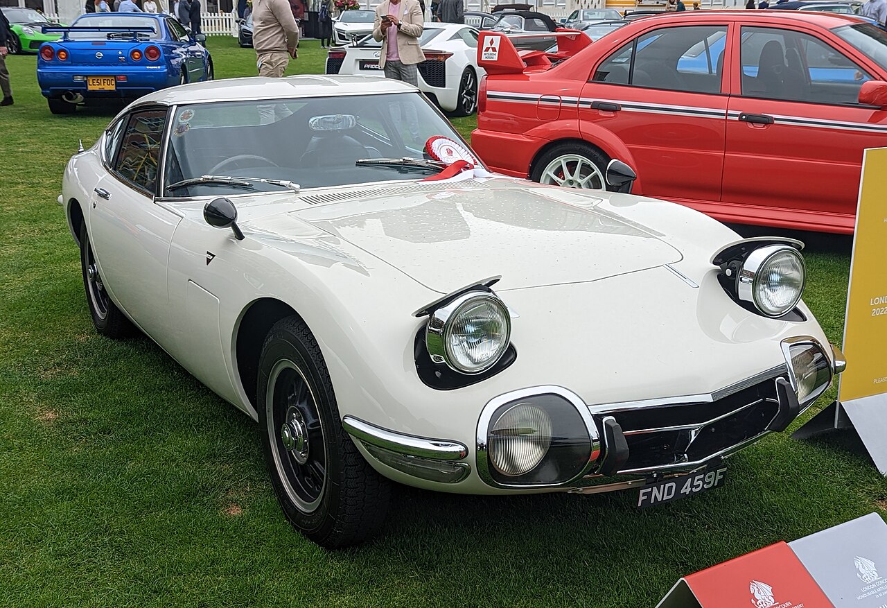 Toyota 2000GT photograph