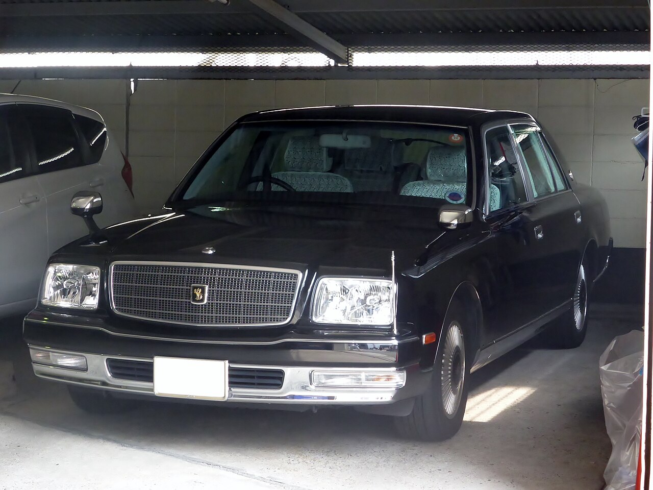 Toyota Century photograph