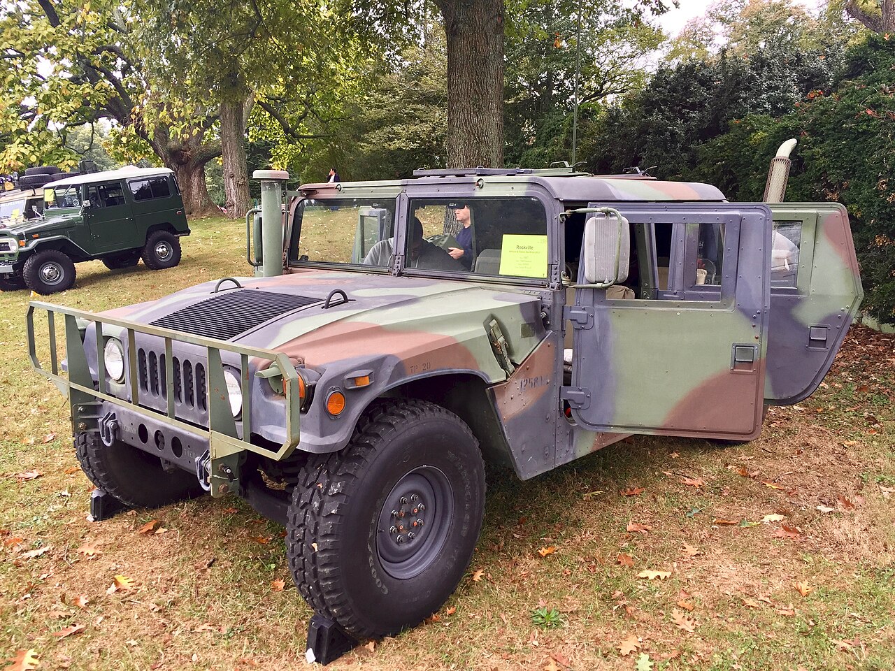 AM General HMMWV photograph