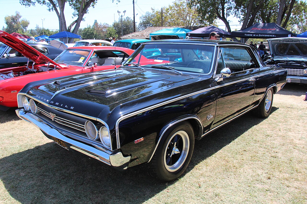 Oldsmobile 442 photograph