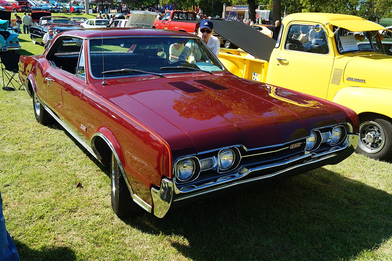 Oldsmobile 442 photograph