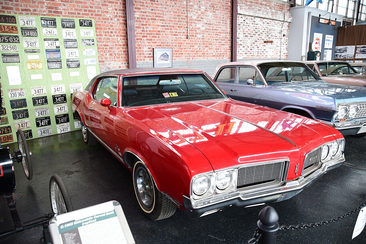 Oldsmobile Cutlass Supreme SX photograph