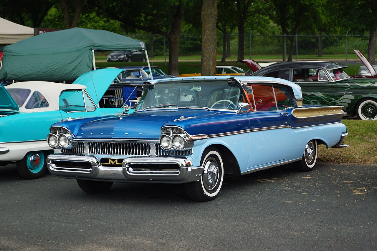 Mercury Turnpike Cruiser photograph