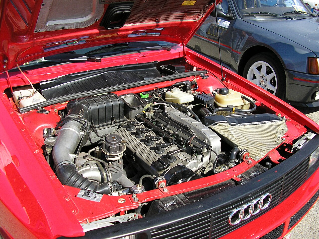 Audi 10-valve turbo five-cylinder family photograph