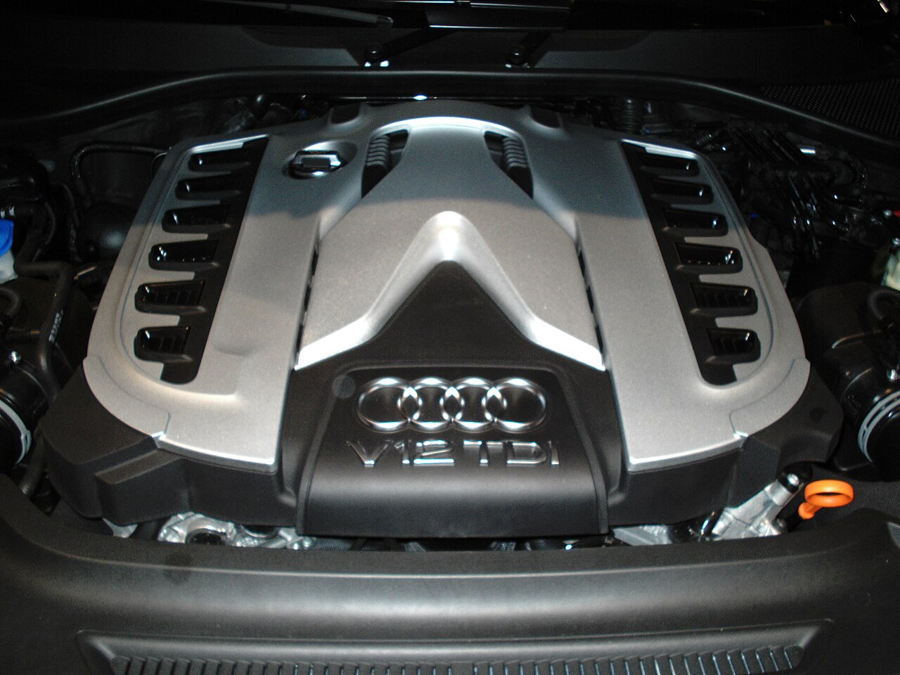 Audi Q7 6.0 V12 TDI photograph