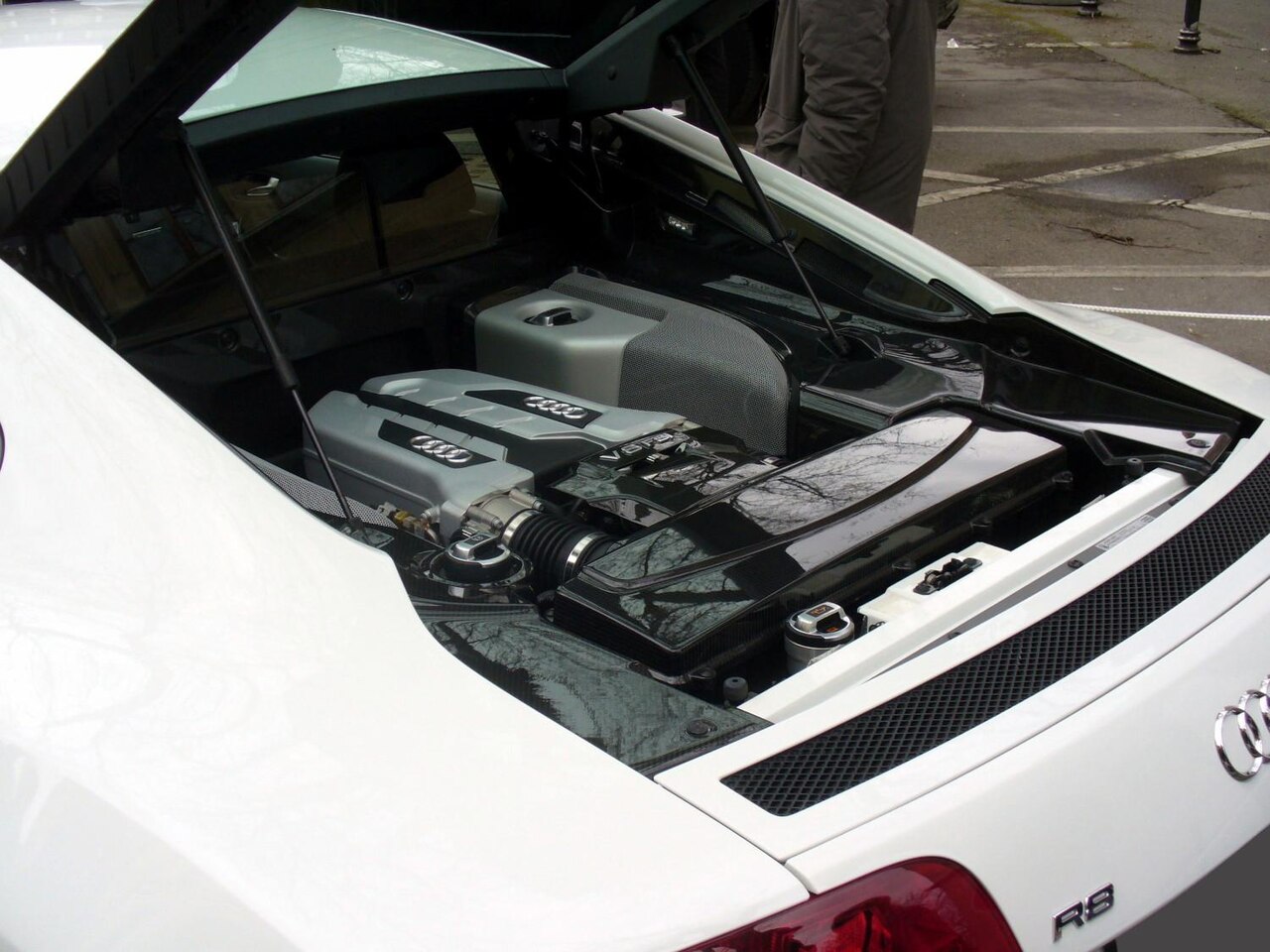 Audi R8 4.2 FSI V8 photograph