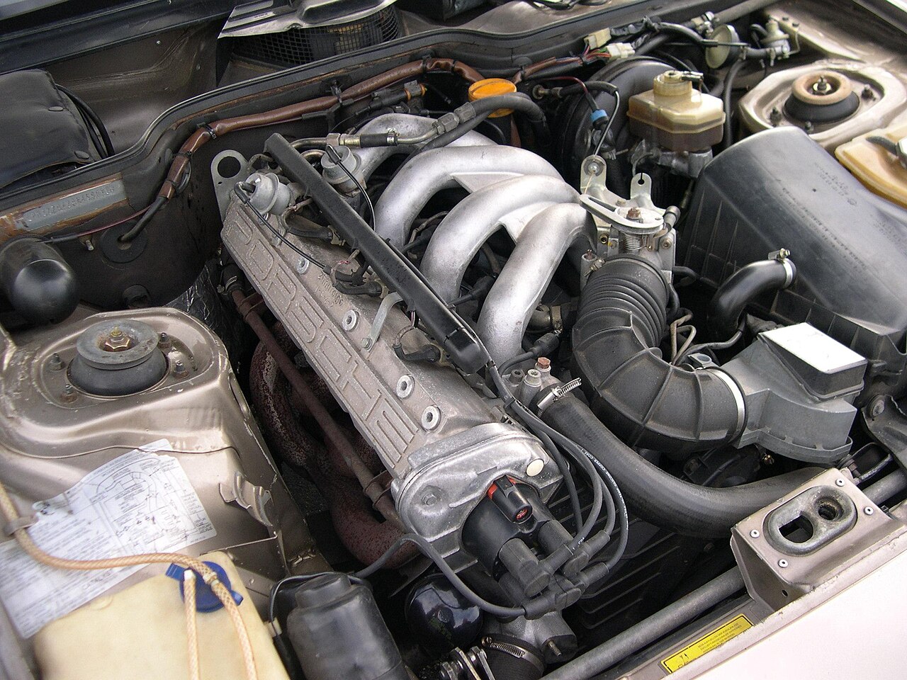 Porsche 944 2.5 inline-four photograph