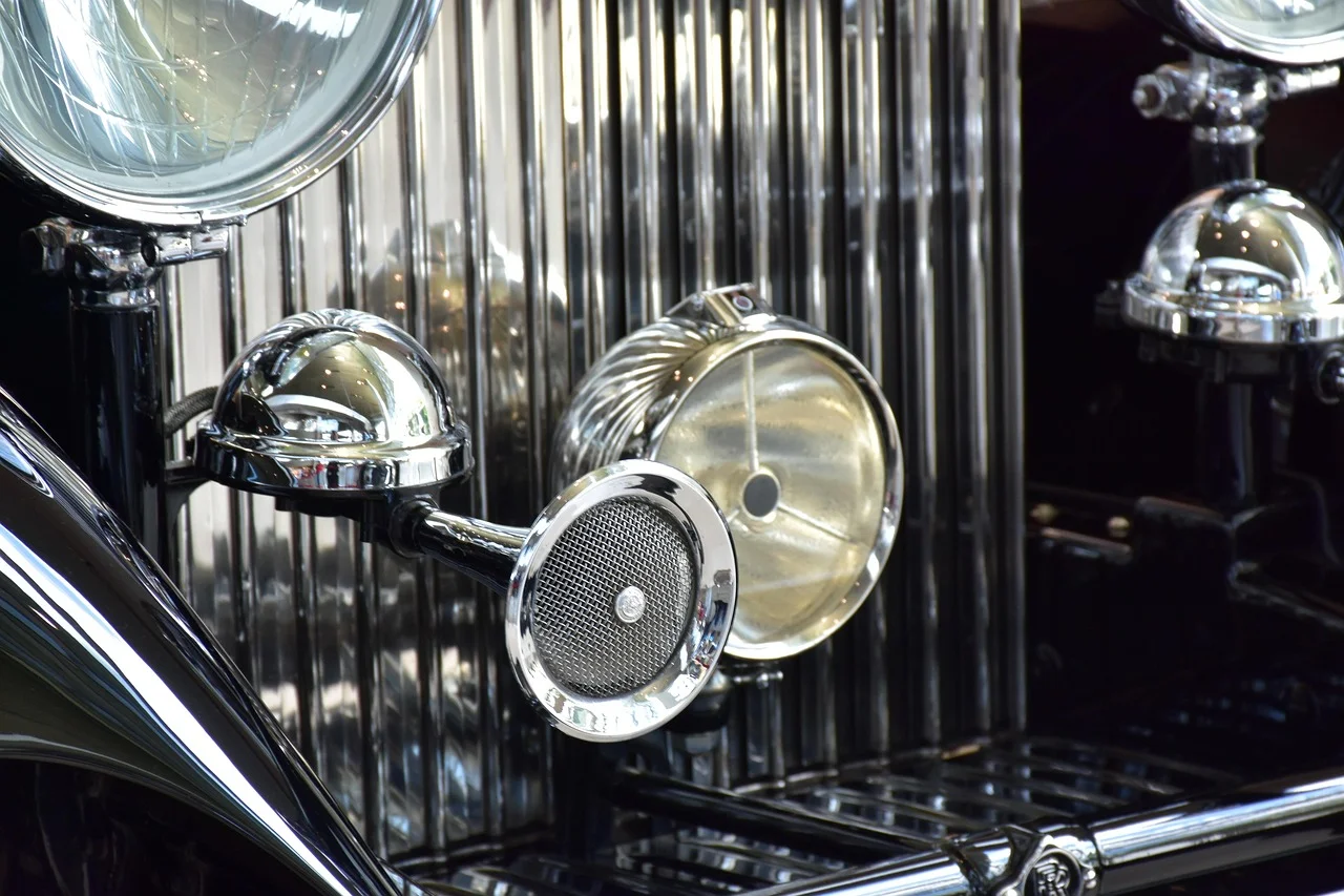 Rolls-Royce radiator and Spirit of Ecstasy ornament