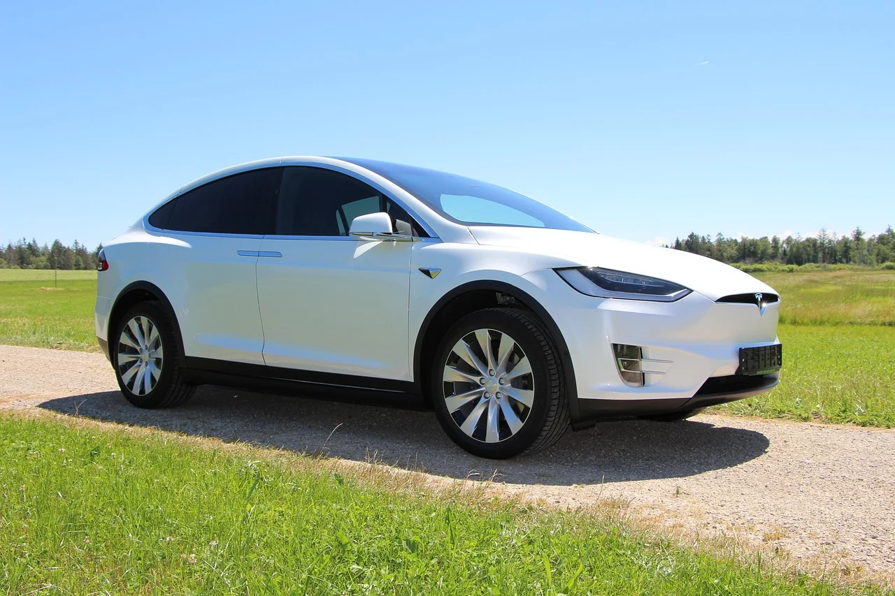 Coche eléctrico Tesla; fotografía ilustrativa para la comparación de coches eléctricos