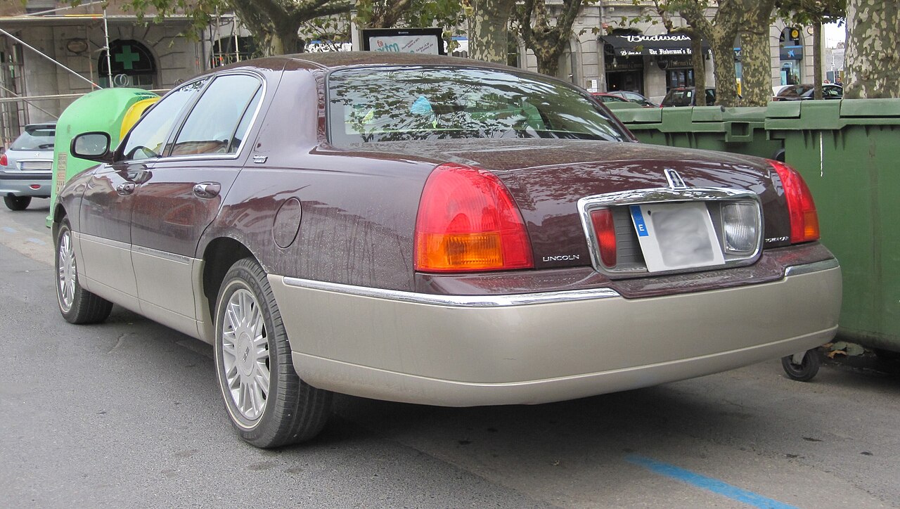 2008 Lincoln Town Car sedan